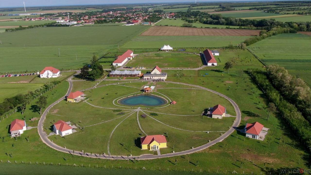Chalets Franciska Major, Pro Village Sopronkovesd 外观 照片