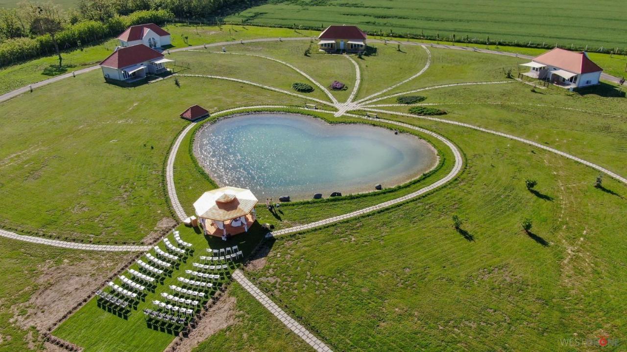 Chalets Franciska Major, Pro Village Sopronkovesd 外观 照片